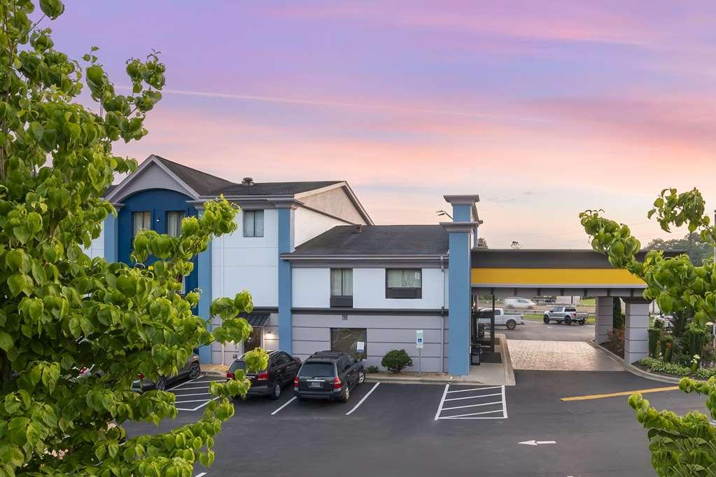Comfort Inn Asheville East-Blue Ridge Pkwy Access Buitenkant foto