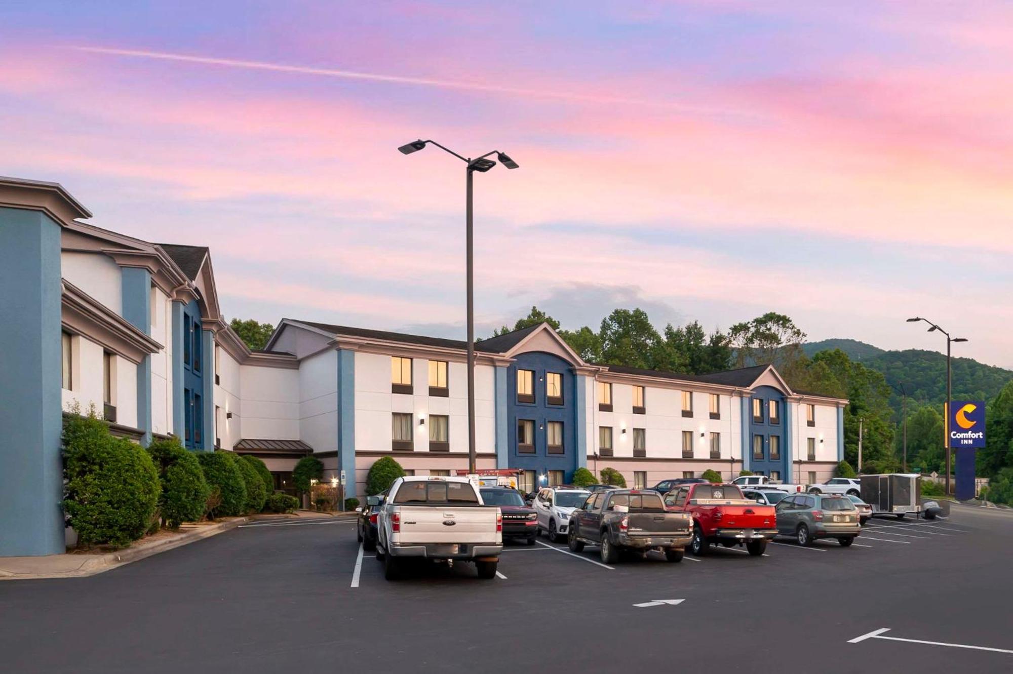 Comfort Inn Asheville East-Blue Ridge Pkwy Access Buitenkant foto