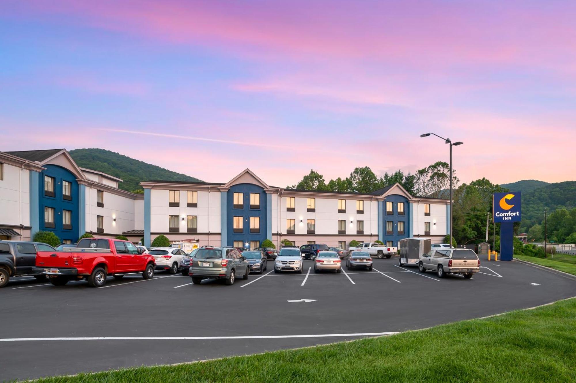Comfort Inn Asheville East-Blue Ridge Pkwy Access Buitenkant foto