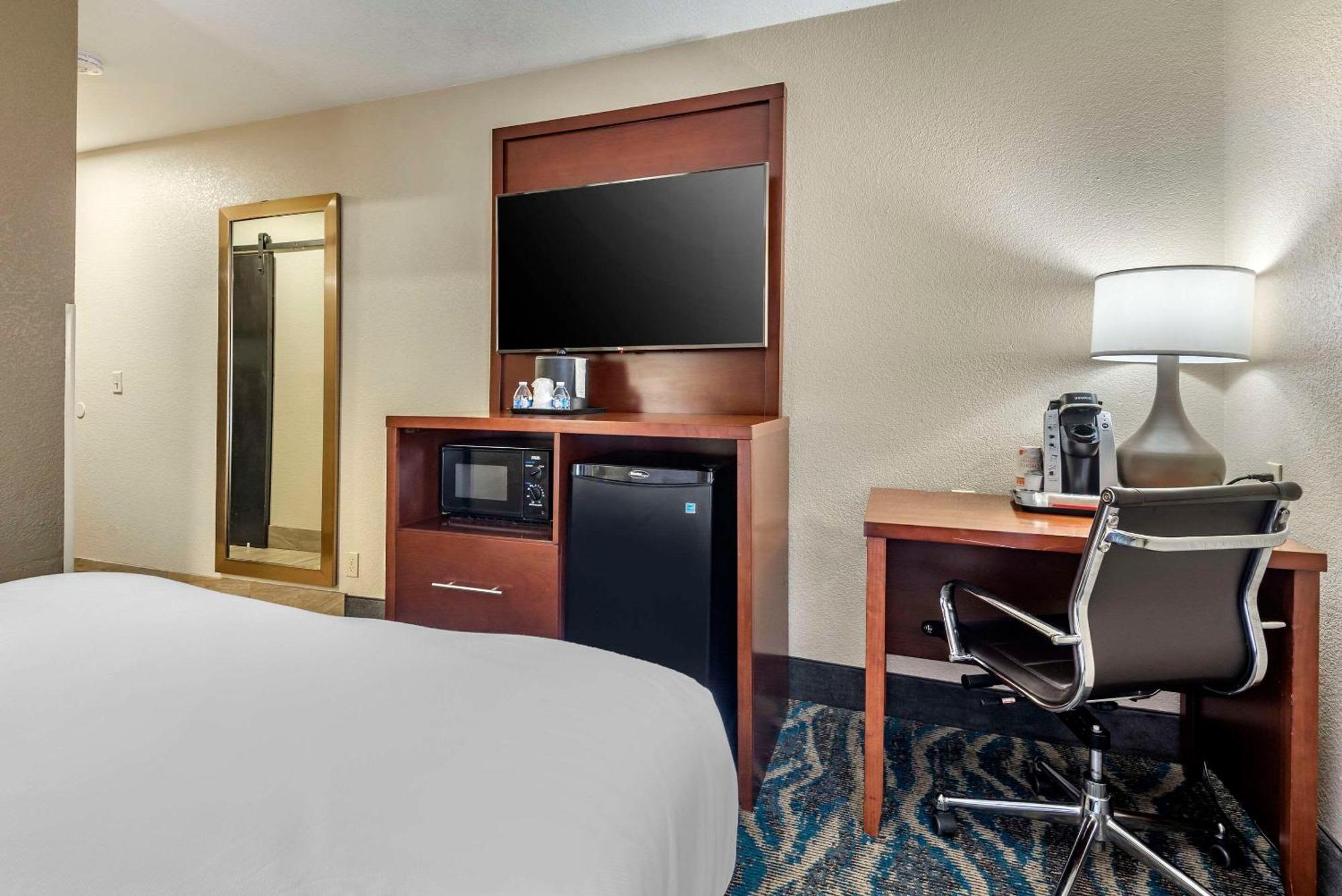 Comfort Inn Asheville East-Blue Ridge Pkwy Access Buitenkant foto